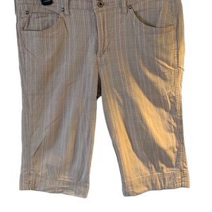 Pre Owned Women’s BandolinoBlu Shorts Plaid Pattern Sz 10 Casual Comfort Stylish